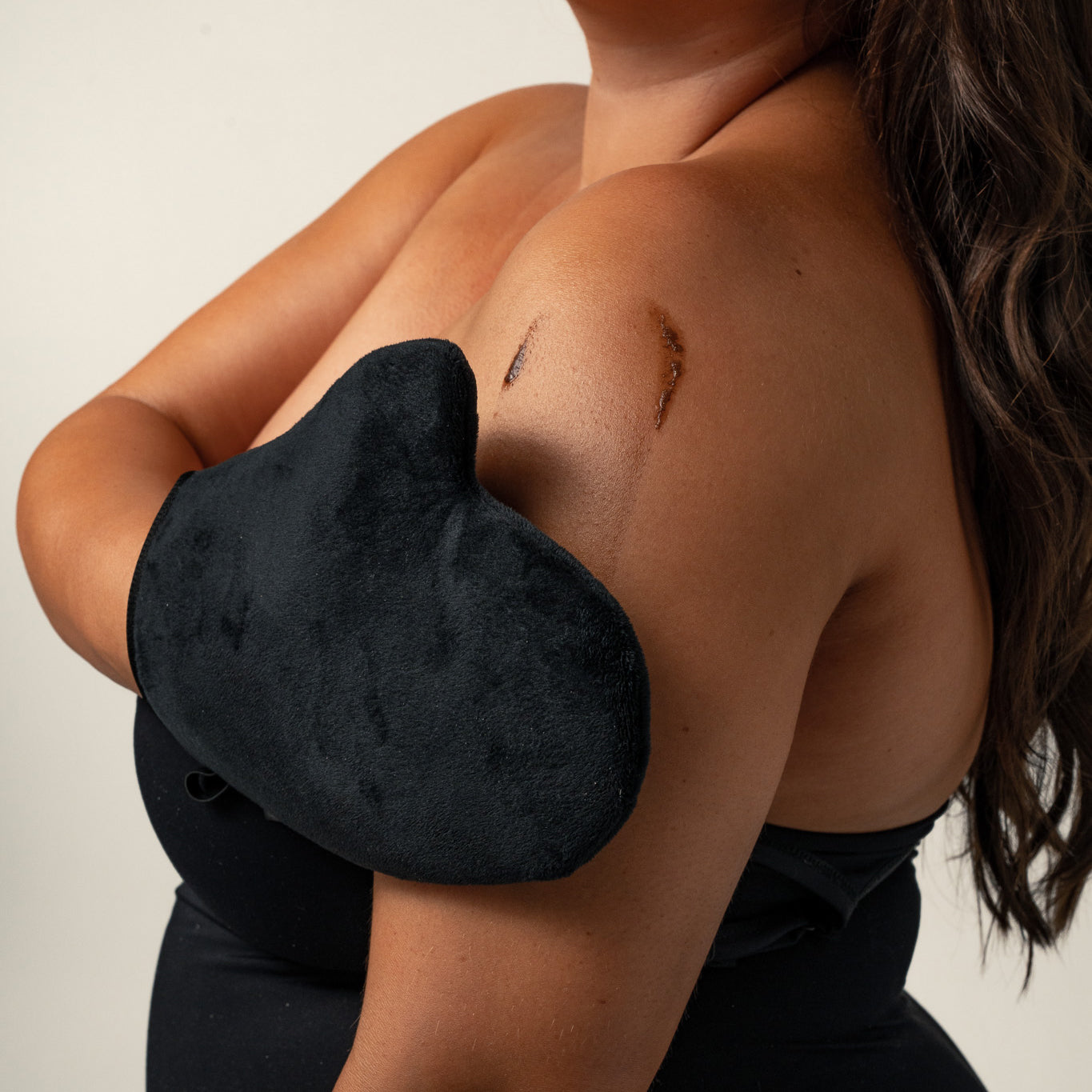 Self Tan by O Cosmedics Velvet Tanning Mitt